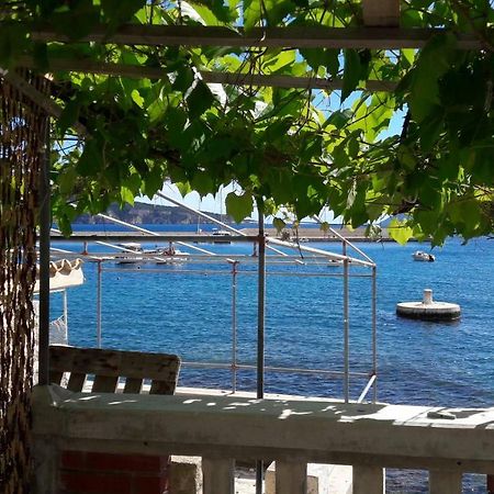 Anka'S Beach Komiza Exterior photo