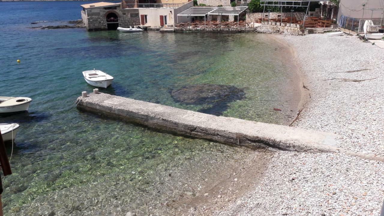 Anka'S Beach Komiza Exterior photo