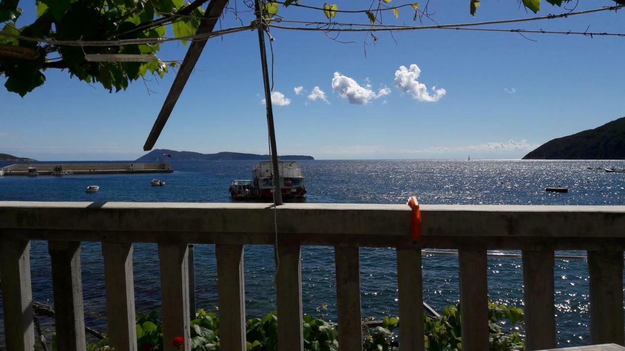 Anka'S Beach Komiza Exterior photo